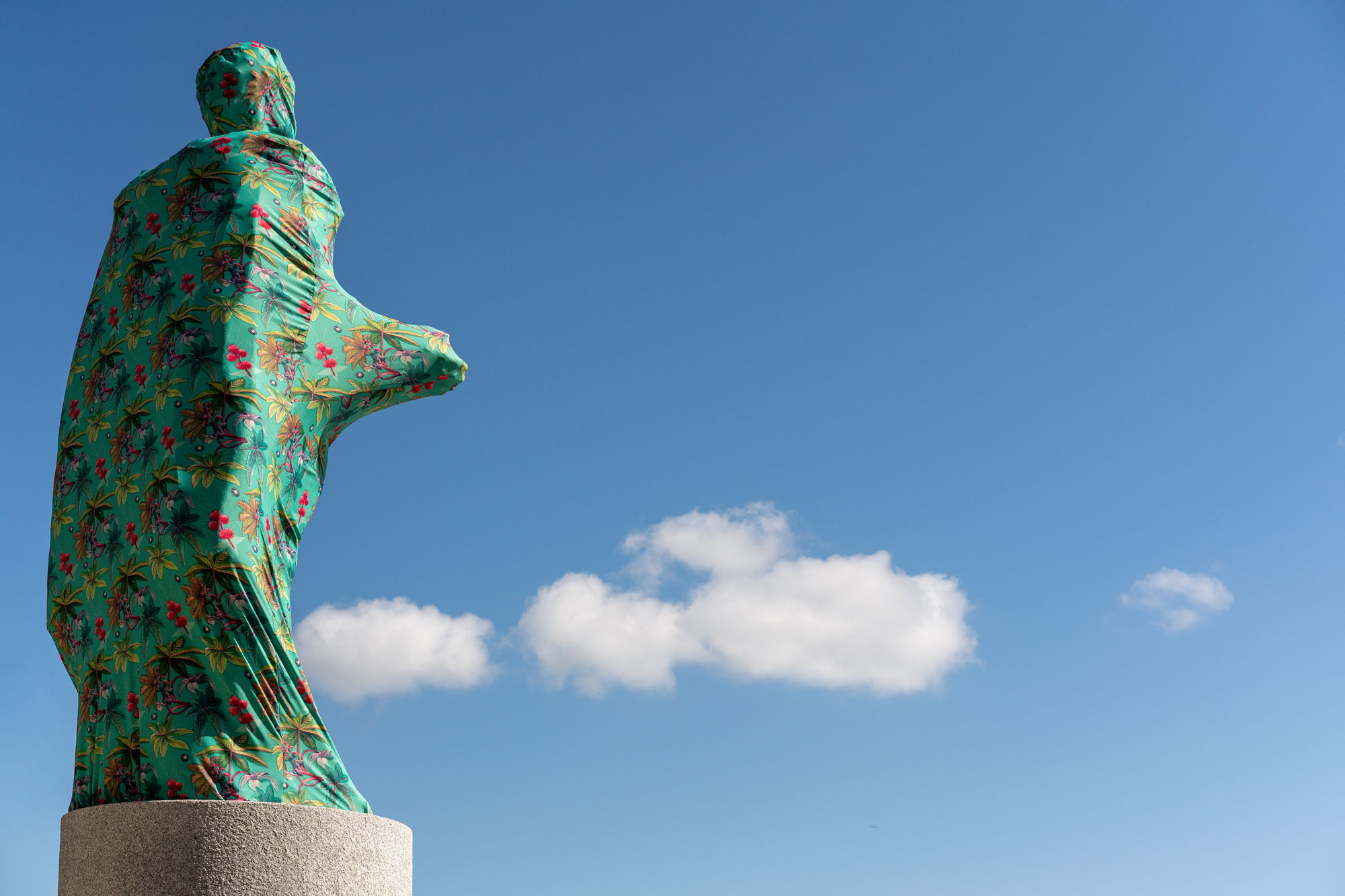 Joiri Minaya, The Cloaking of the statue of Christopher Columbus behind the Bayfront Park Amphitheatre, Miami, Florida, 2019. Dye-sublimation print on spandex fabric and wood structure. Photo by Zachary Balber, commissioned by Fringe Projects Miami. 